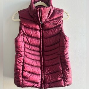 North Face Women's Quilted Vest - Burgundy